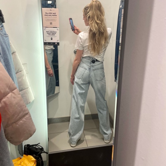 H&M 90s Baggy Lightwash Jeans - Picture 2 of 11